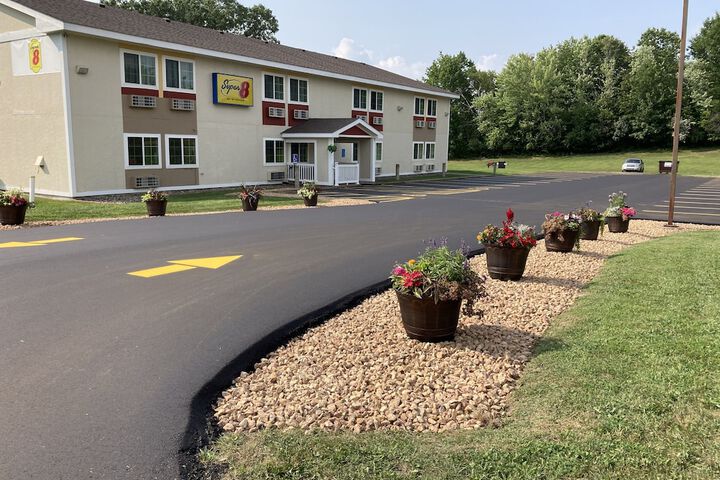 Super 8 by Wyndham Chisago City
