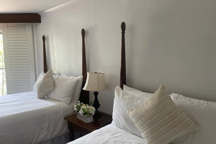 Room 32 of 62