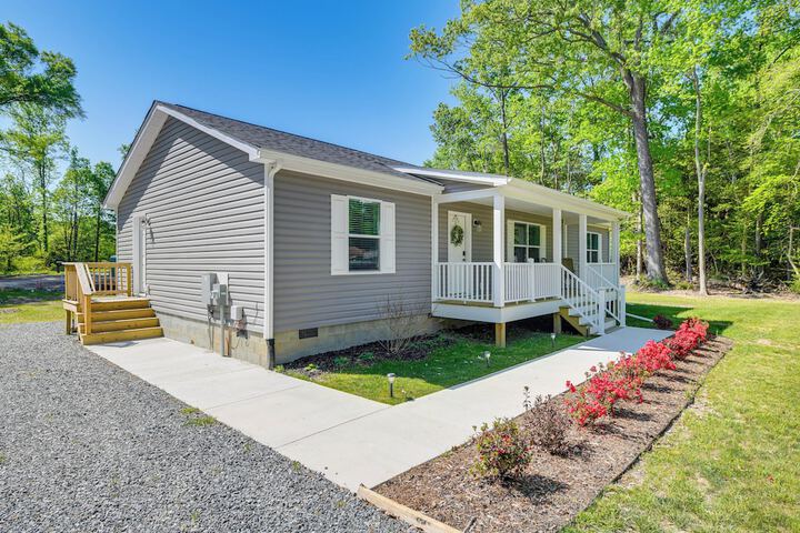 Family-friendly Home w / Deck Near Colonial Beach!