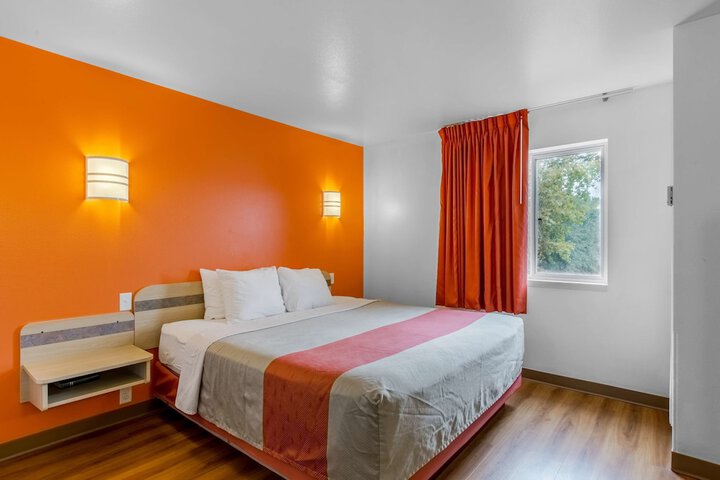 Room 12 of 34