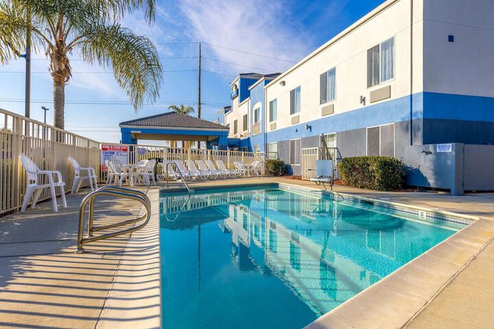Pool 4 of 28