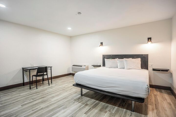 Room 8 of 32