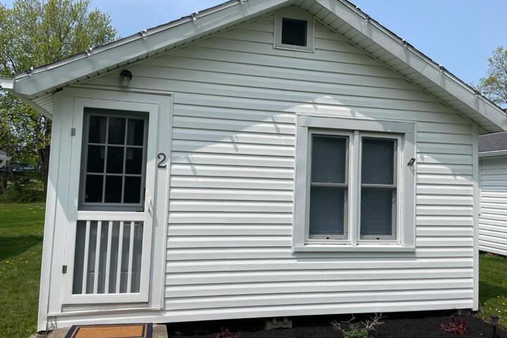 Drop Anchor Cottages and Lake House