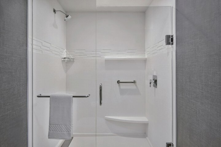 Room 25 of 47