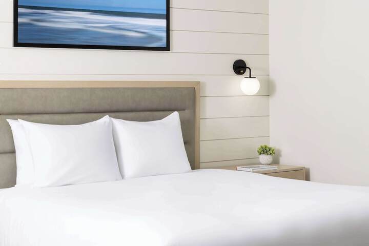 The Pell - Part of JdV by Hyatt