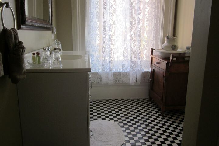Room 50 of 74