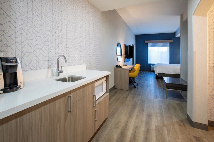Holiday Inn Express & Suites Lathrop by IHG