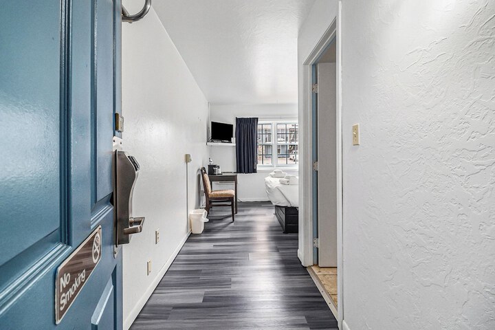 Room 84 of 219