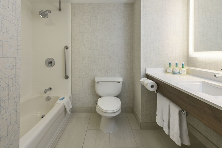 Holiday Inn Express & Suites North Bay by IHG