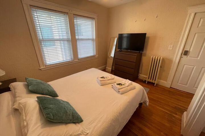 Cozy Large House close to TUFTS / Harvard/MIT 4BR