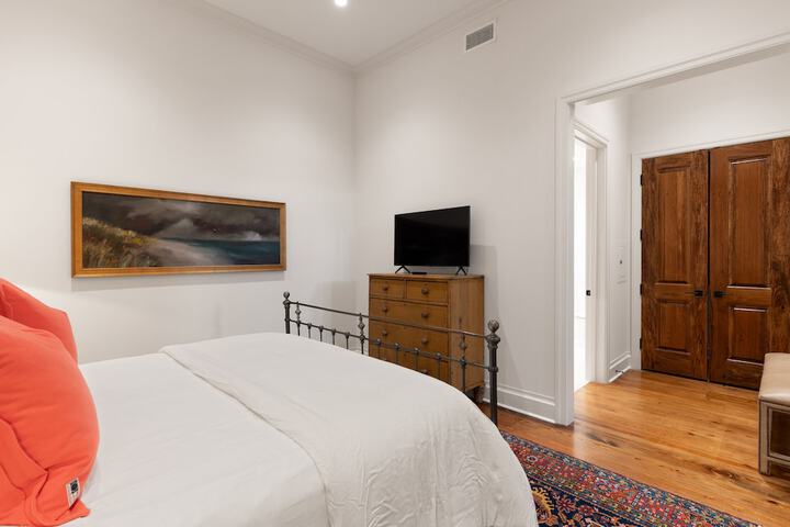 Room 73 of 128