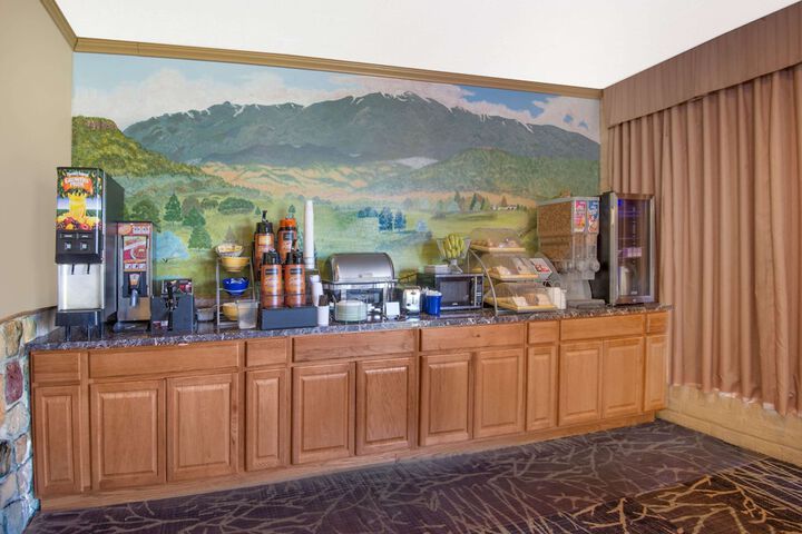 Breakfast/Coffee Service 23 of 25