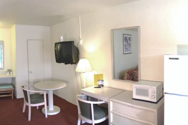 Room 10 of 19