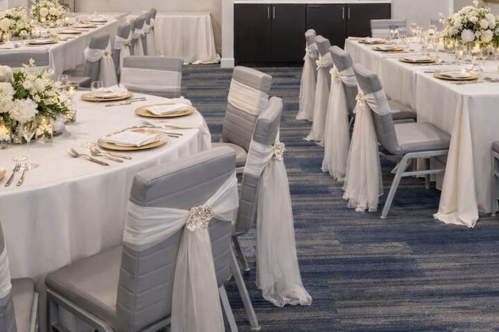 Holiday Inn Express & Suites Winner by IHG