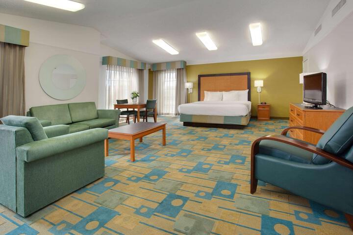 LA QUINTA INN BY WYNDHAM DENVER CENTRAL