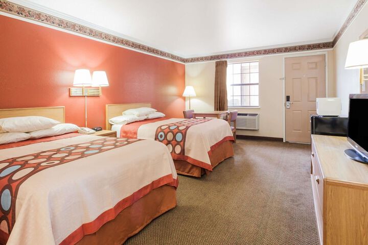 Room 10 of 27