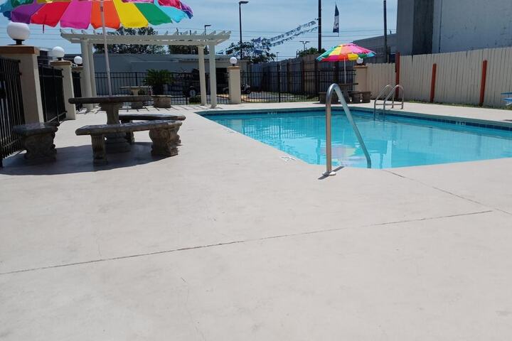 Pool 30 of 91