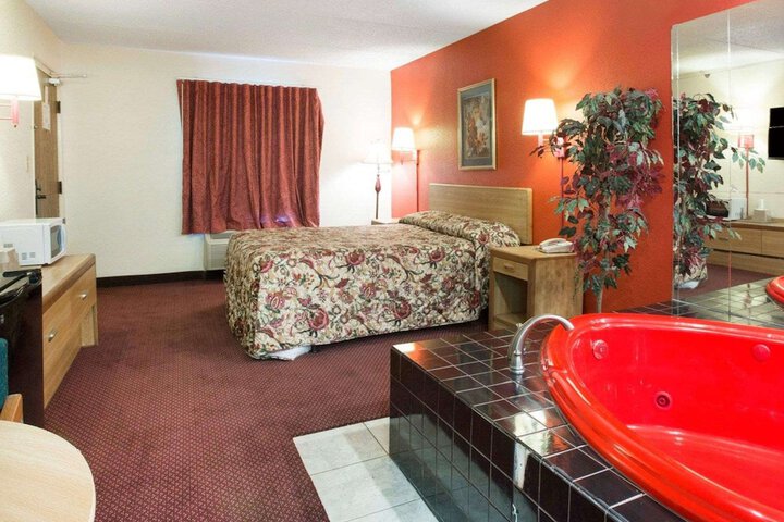 Room 13 of 31