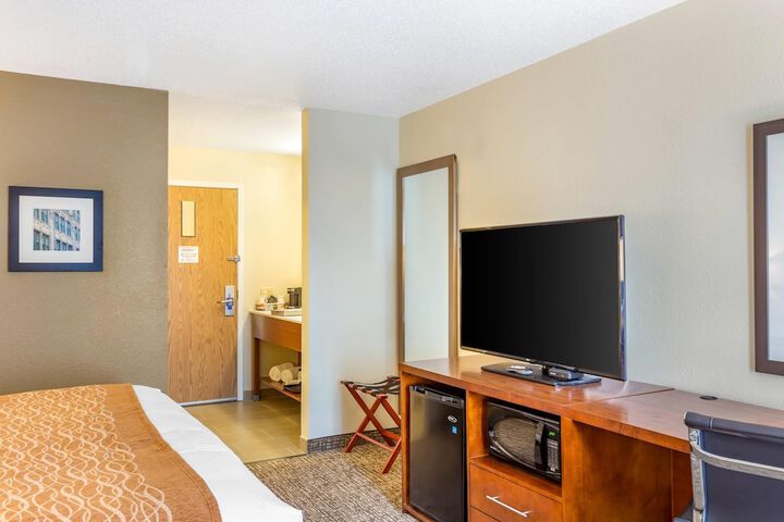 Comfort Inn DeKalb - University Area