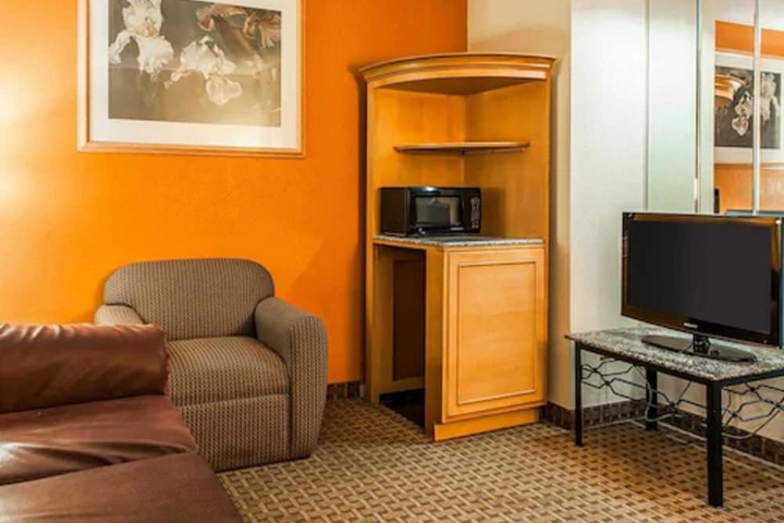 Room 17 of 28