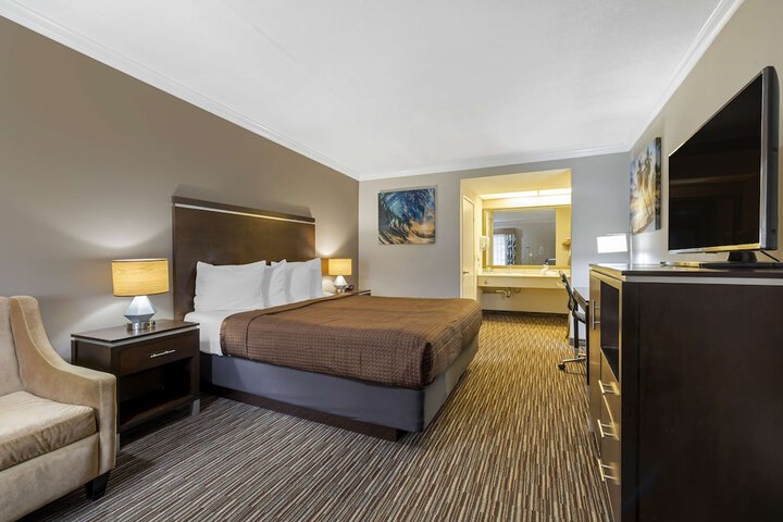 Room 18 of 33