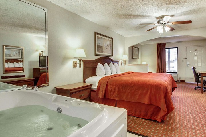 Room 18 of 32