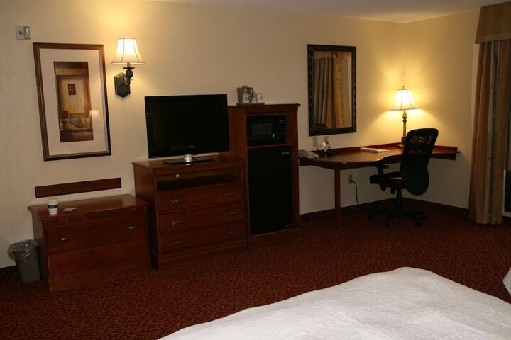 Hampton Inn & Suites McComb