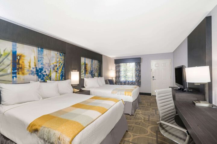 Room 9 of 18