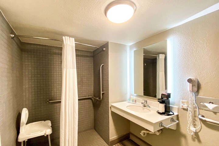Room 7 of 20