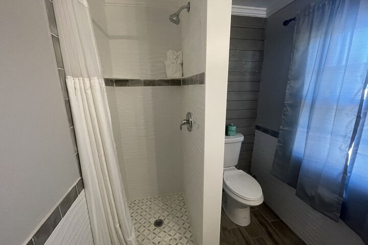 Room 21 of 38