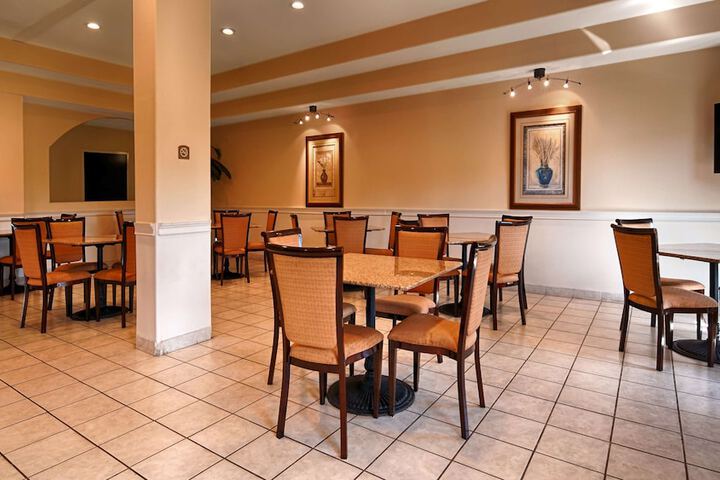 Best Western Plus Bass Hotel & Suites