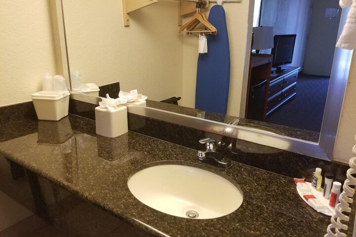 Room 6 of 24