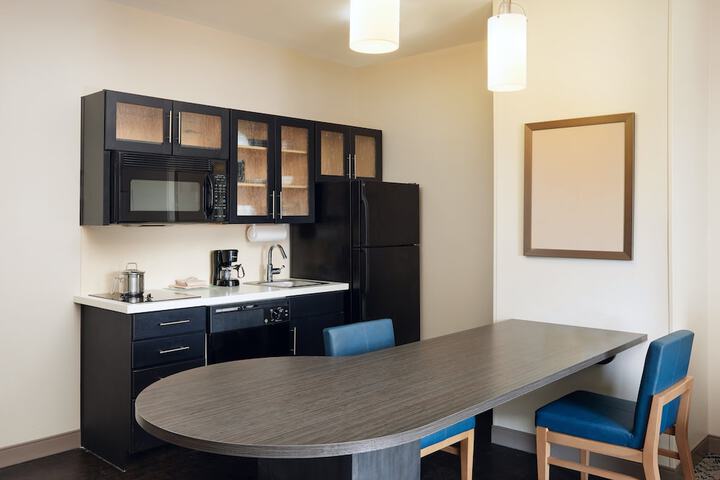 Room 34 of 40