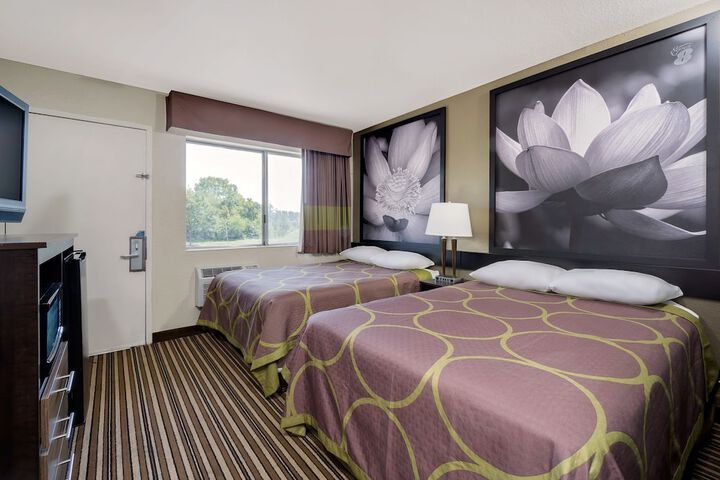 Room 9 of 18
