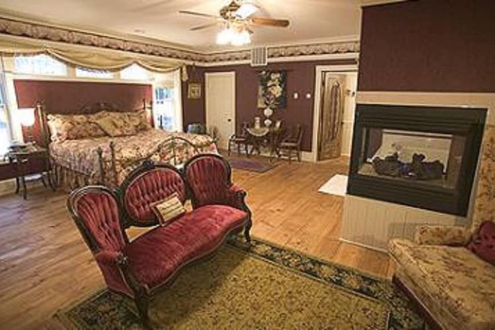 Aurora Staples Inn