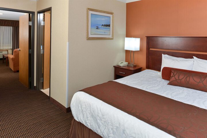 Best Western Plus Landmark Inn