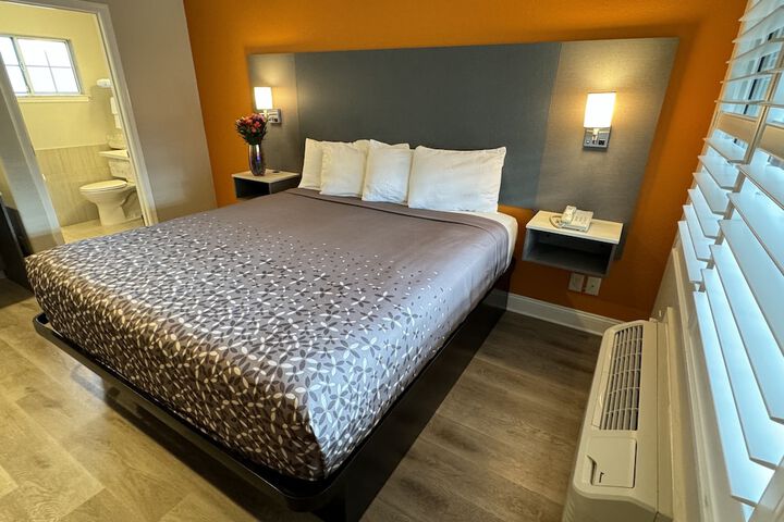 Room 19 of 38