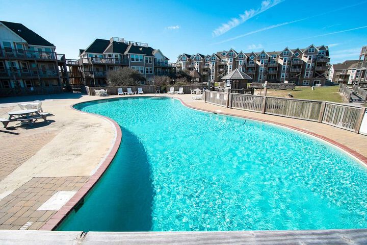 Pool 10 of 39