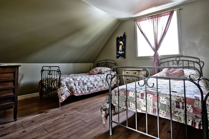 Room 12 of 15