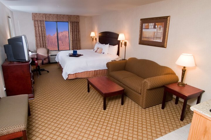 Room 6 of 13