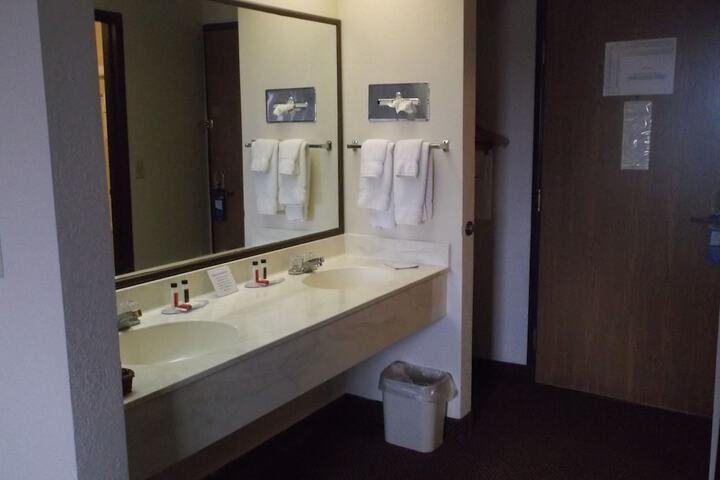 Room 17 of 36