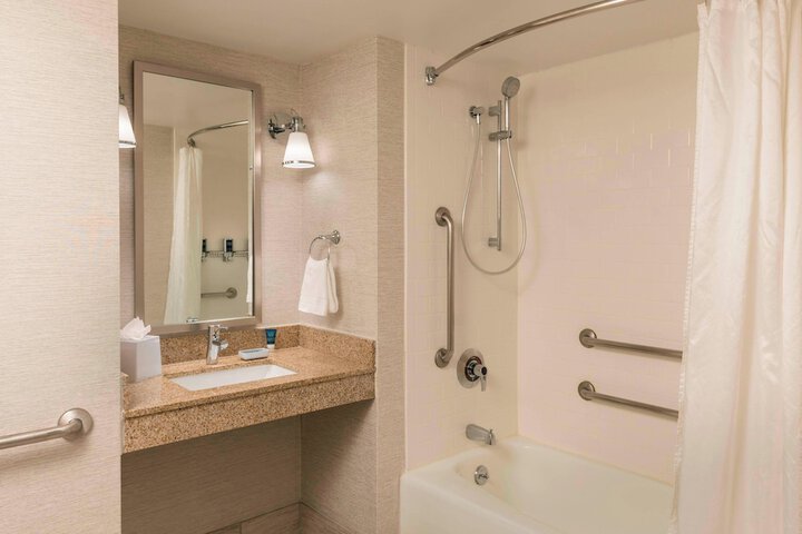 Four Points by Sheraton Boston Logan Airport Revere