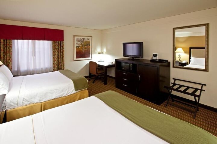 Room 10 of 32