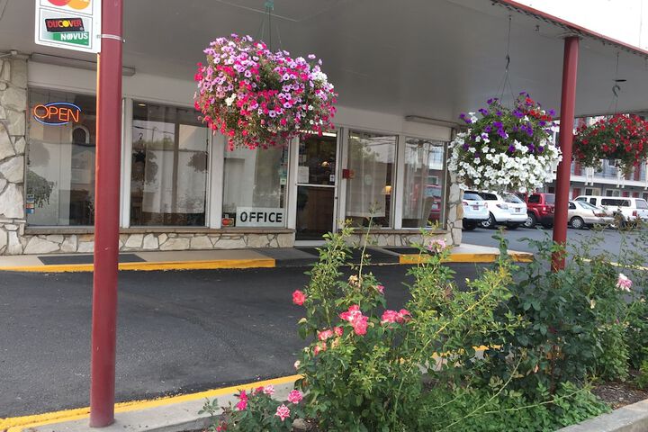 Cougar Land Motel