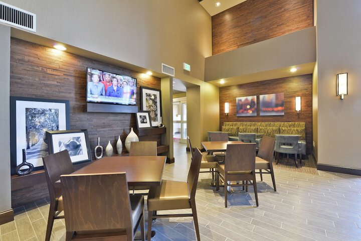 Hampton Inn & Suites Greensboro / Coliseum Area