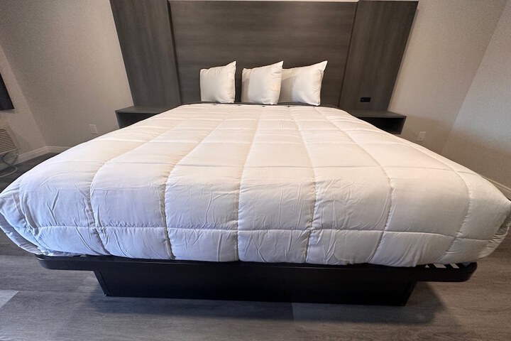 Room 9 of 35