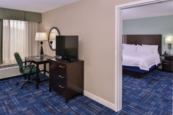 Room 32 of 47