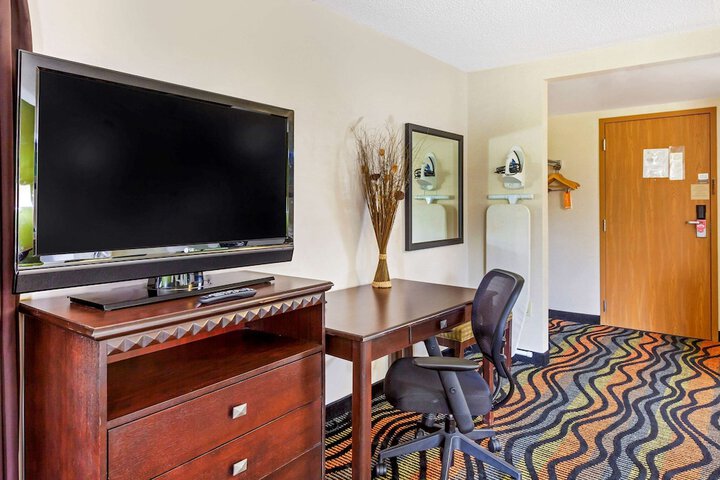 Room 32 of 42