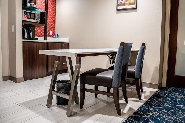 Lounge 145 of 158