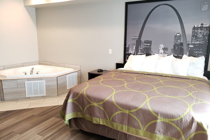 Room 13 of 33
